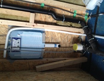 Installazione tubazioni bagno in casa di legno